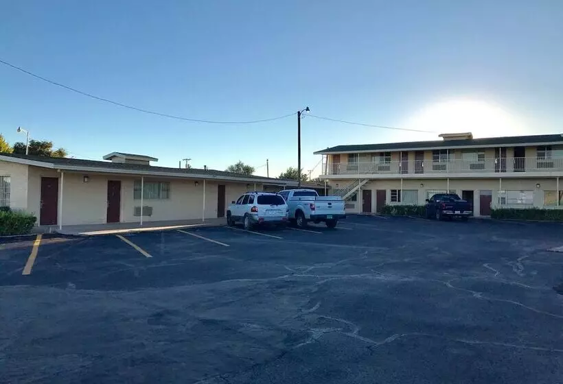 モーテル Scottish Inns & Suites