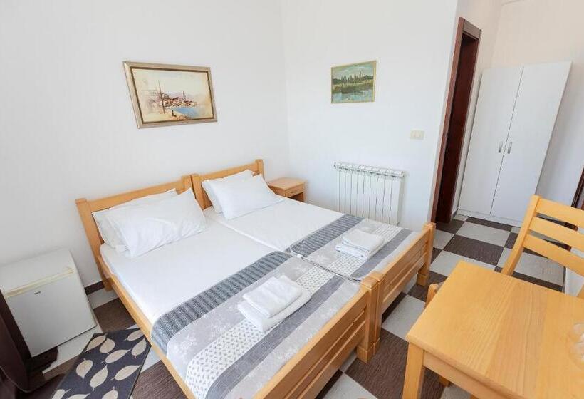 پانسیون Guest House Vila Vedesa