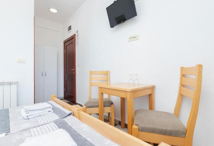 پانسیون Guest House Vila Vedesa