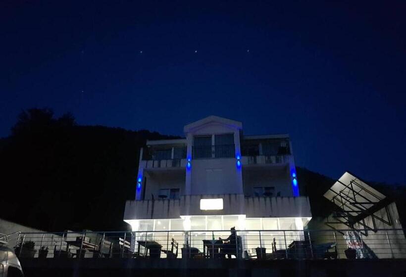 پانسیون Guest House Vila Vedesa