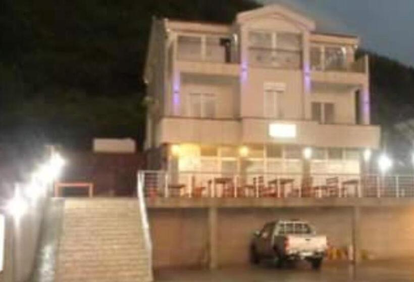 پانسیون Guest House Vila Vedesa