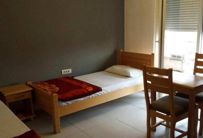 پانسیون Guest House Vila Vedesa