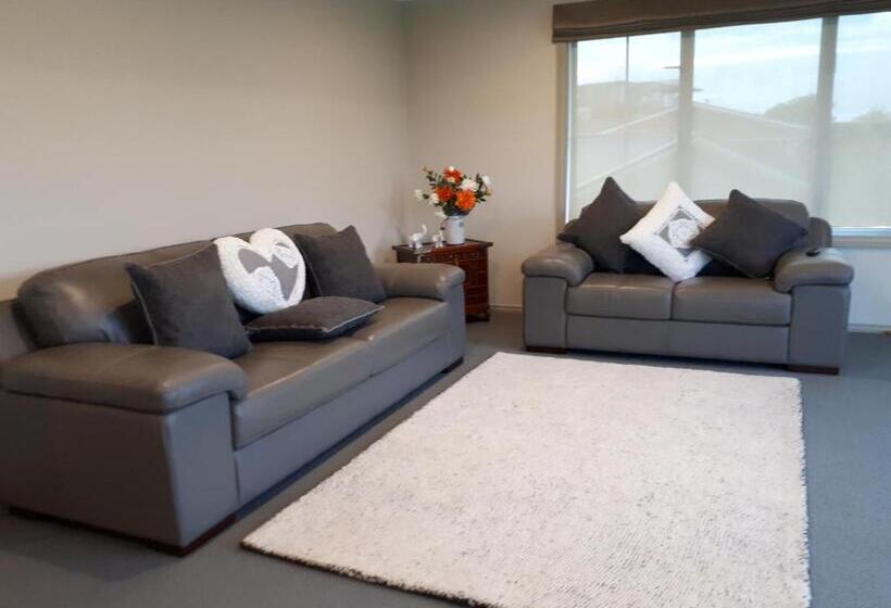 Majatalo St Andrews House