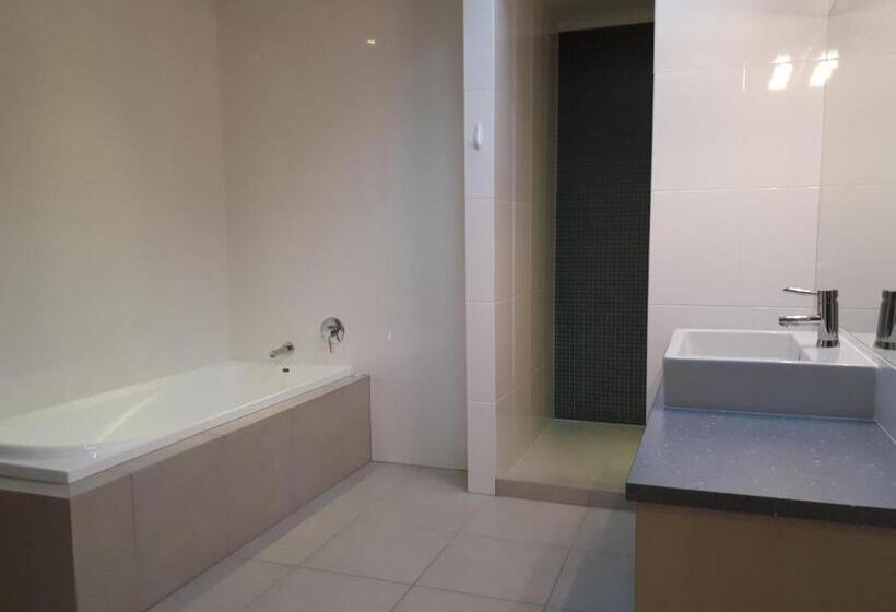 Majatalo St Andrews House