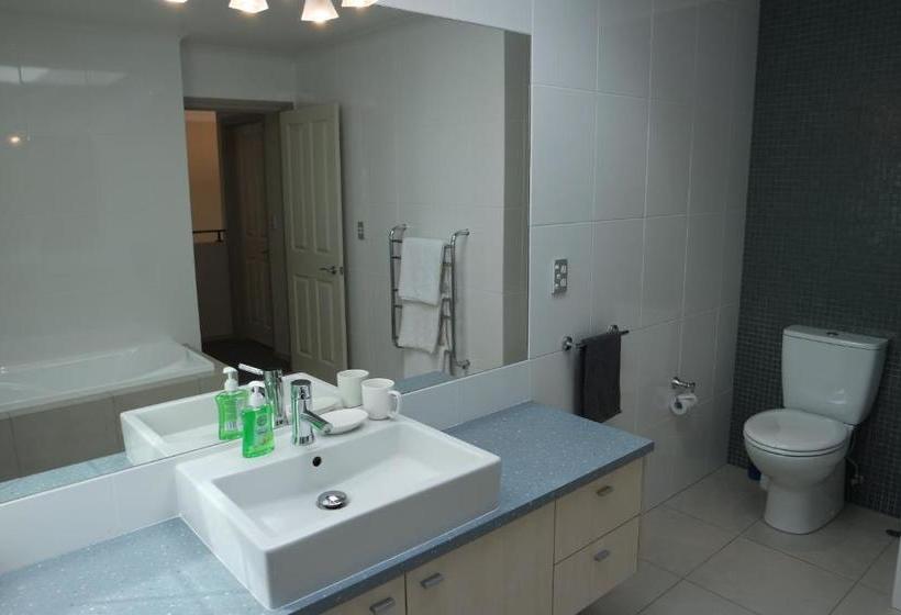 Majatalo St Andrews House