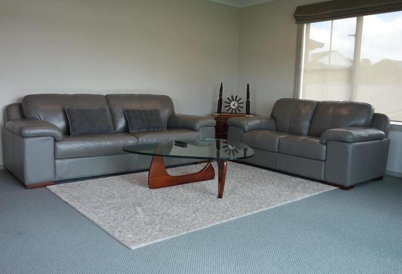 Majatalo St Andrews House