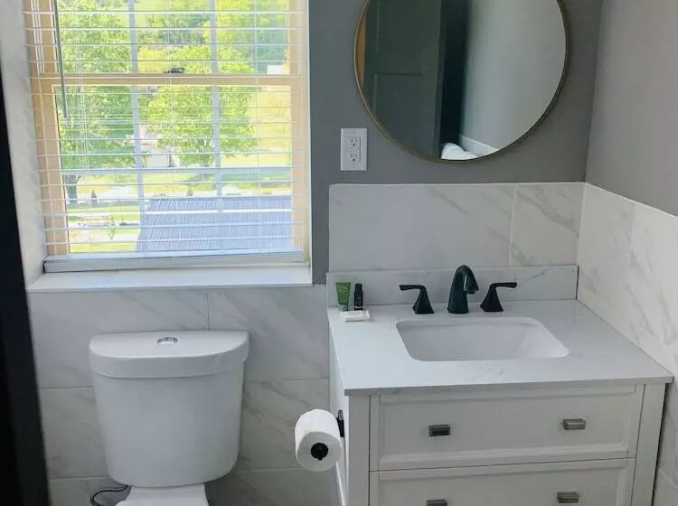 Retkeilymaja The Inn At Warm Springs