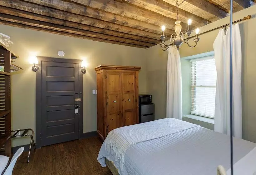 Retkeilymaja The Inn At Warm Springs