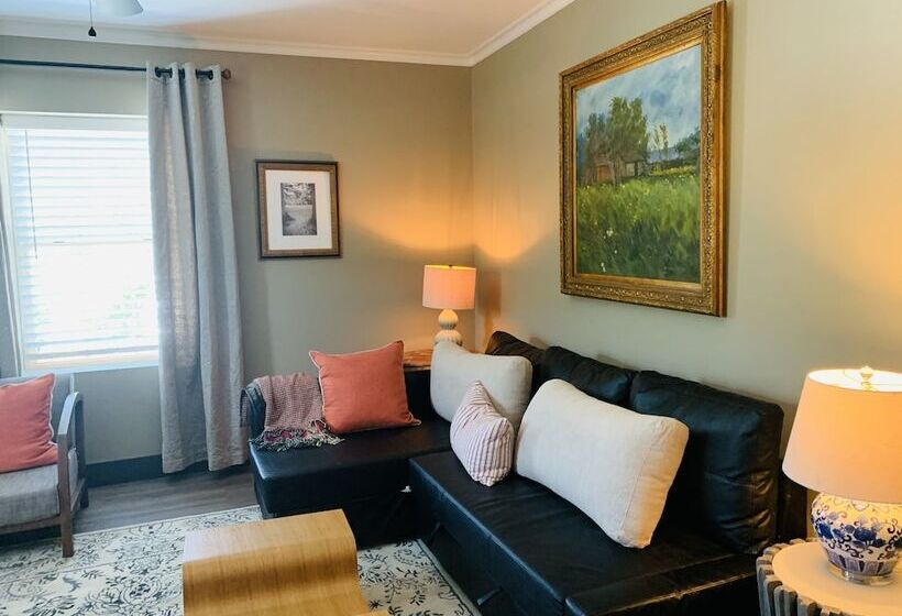 ユースホステル The Inn At Warm Springs