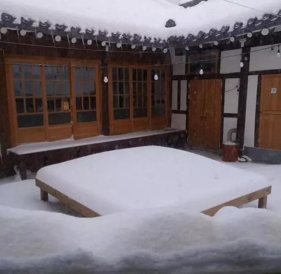 Majatalo Hundred Years Hanok