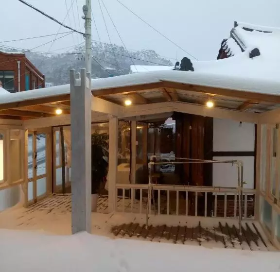 Majatalo Hundred Years Hanok