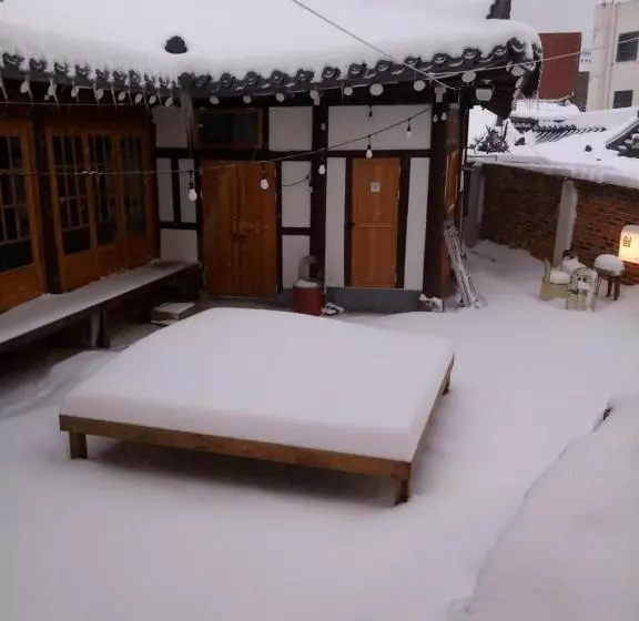 Majatalo Hundred Years Hanok