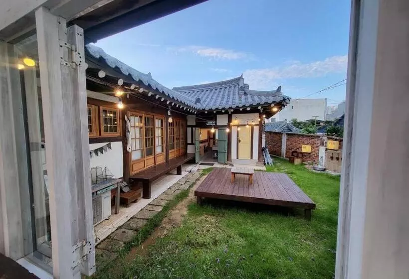 Majatalo Hundred Years Hanok