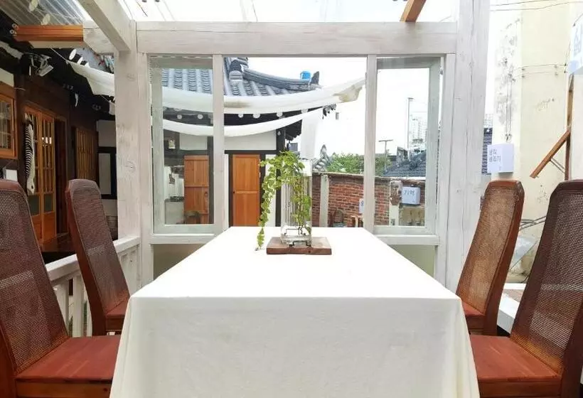 Majatalo Hundred Years Hanok