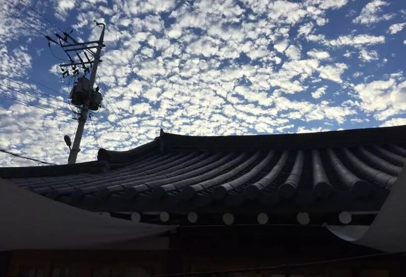 Majatalo Hundred Years Hanok