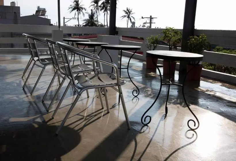 هاستل Sailing Inn