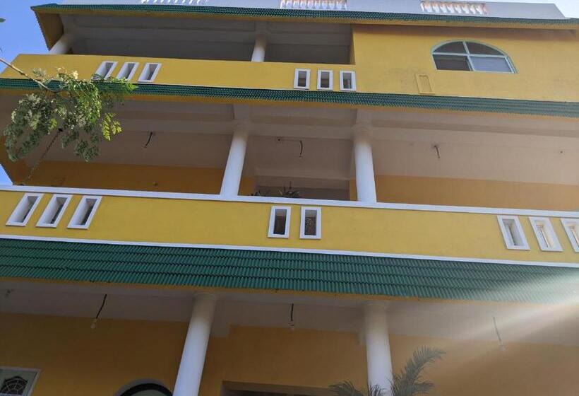 פנסיון Blue Moon Guest House