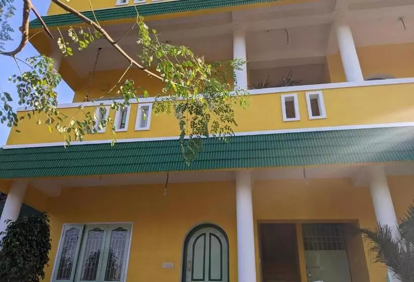 Majatalo Blue Moon Guest House