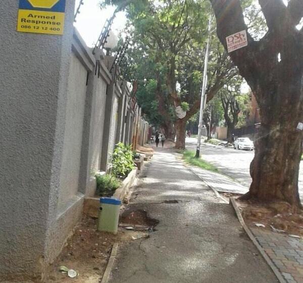 پانسیون Royal Crown Guesthouse