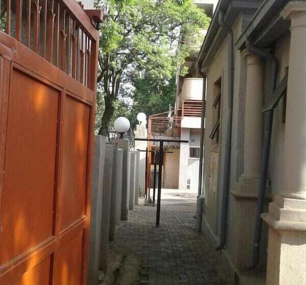 پانسیون Royal Crown Guesthouse