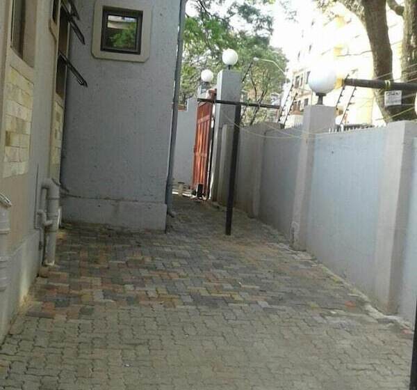 پانسیون Royal Crown Guesthouse