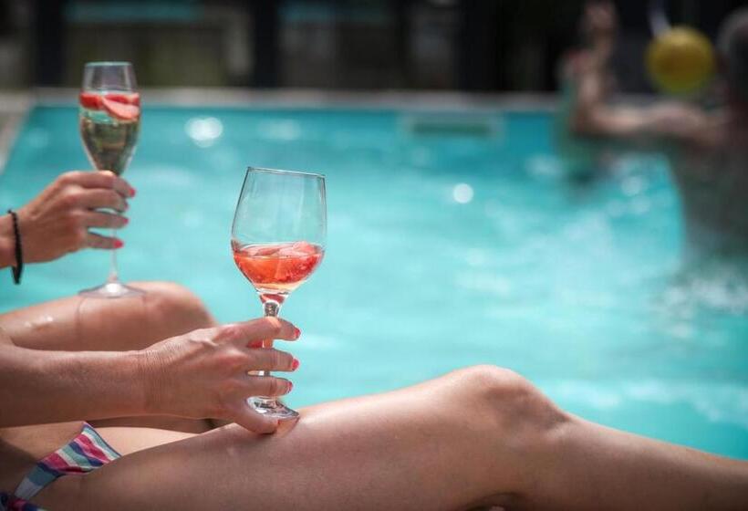 Пансион Mohácsi Wellness Vendégház és Lovasklub