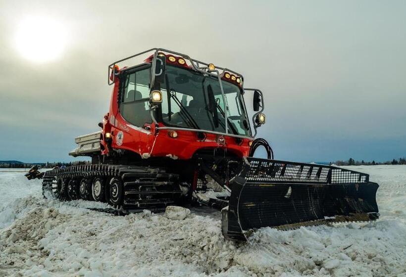 호스텔 Rangeley Saddleback Inn