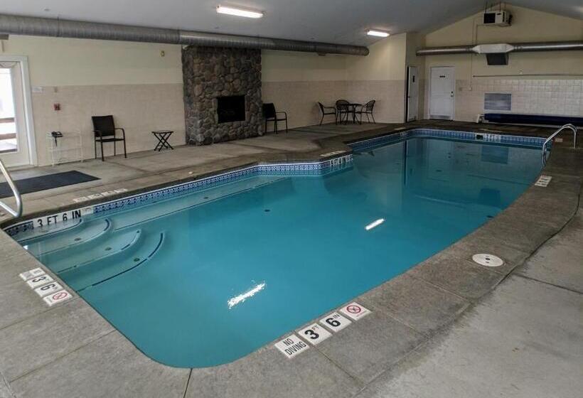 호스텔 Rangeley Saddleback Inn