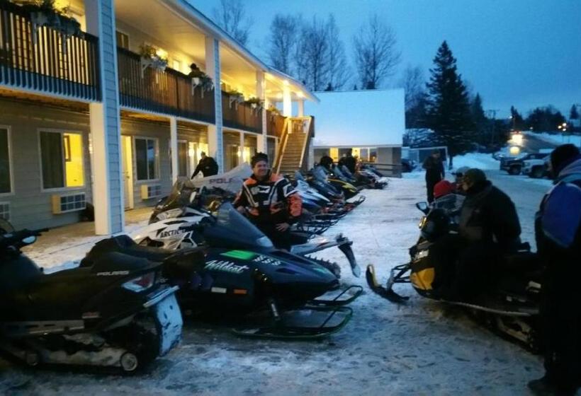 호스텔 Rangeley Saddleback Inn