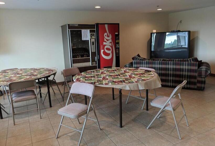 호스텔 Rangeley Saddleback Inn