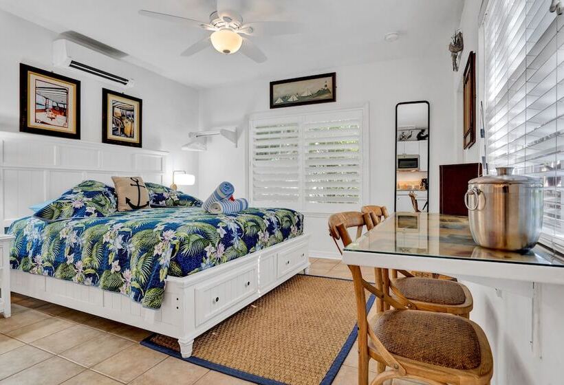 Otel Island Bay Resort