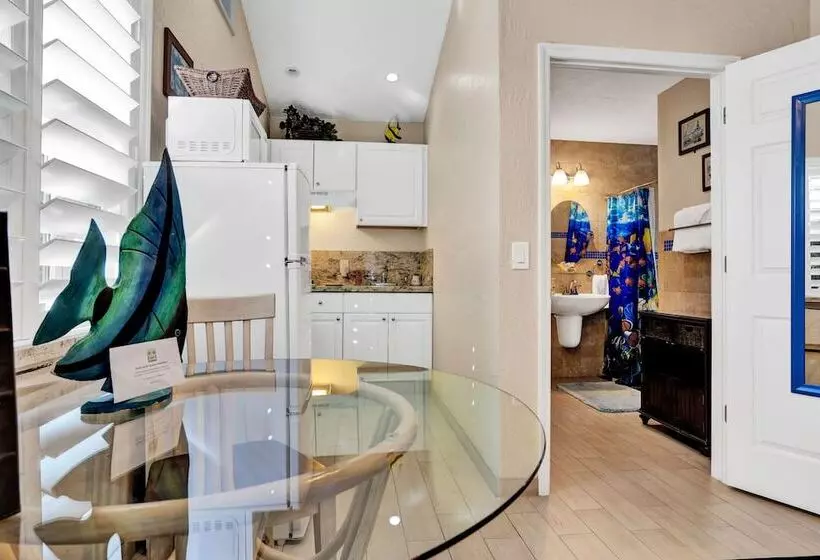 Hotelli Island Bay Resort