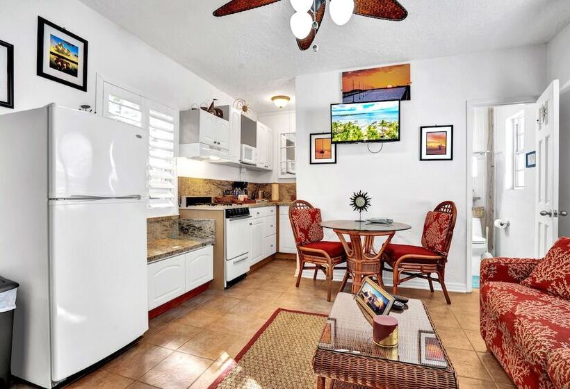 Otel Island Bay Resort