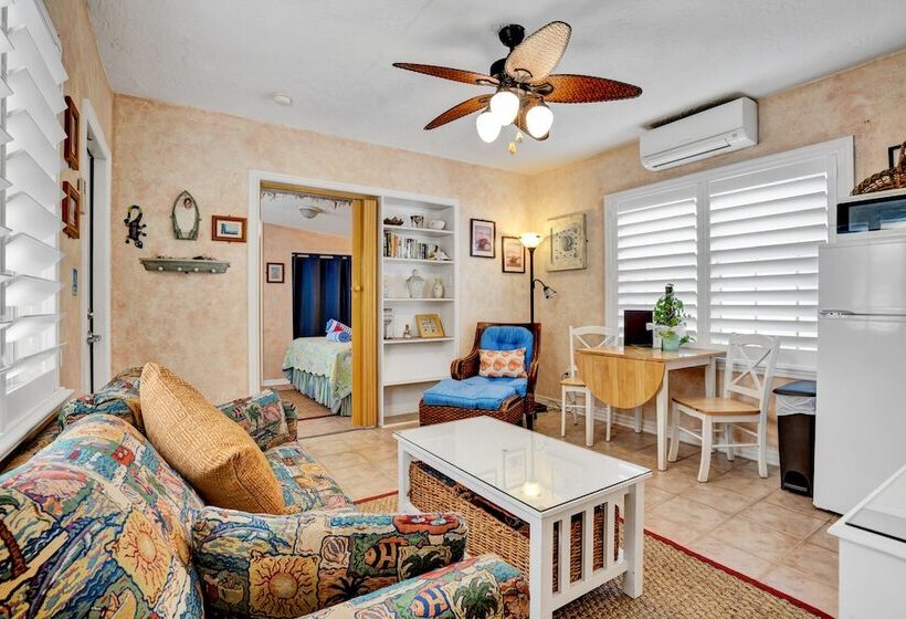 Otel Island Bay Resort