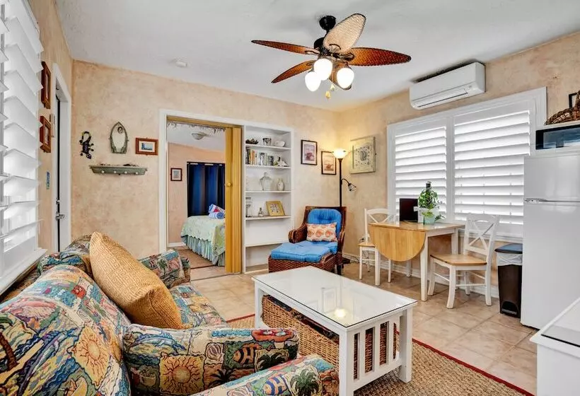 Hotelli Island Bay Resort