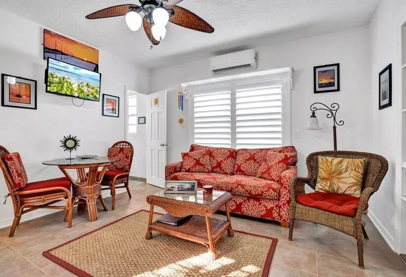 Hotelli Island Bay Resort