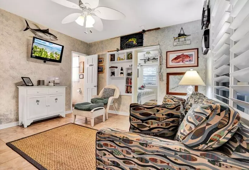 Hotelli Island Bay Resort