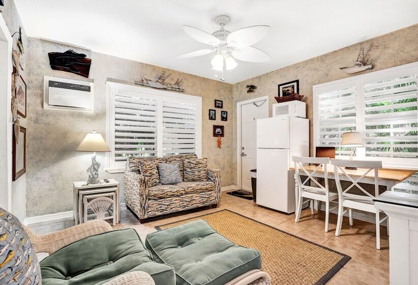 Otel Island Bay Resort