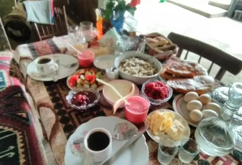 پانسیون Artush & Donaras B&b