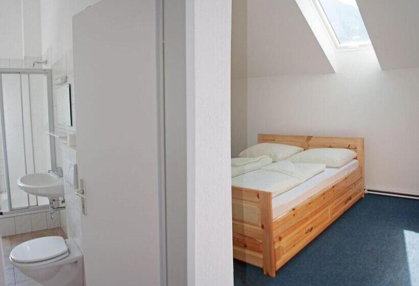 הוסטל Gasthaus Pension Goldeck