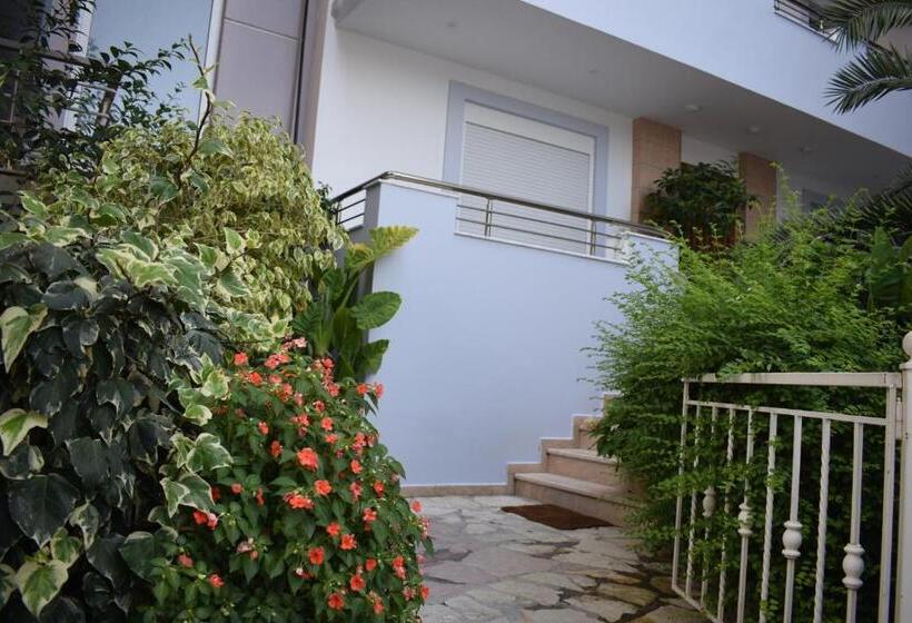 پانسیون Elena