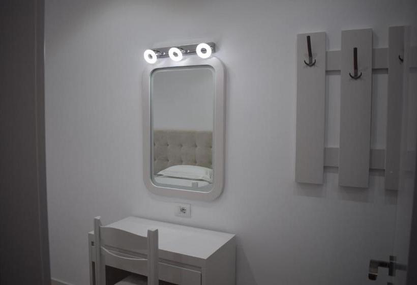 پانسیون Elena