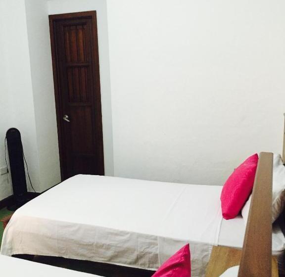 פנסיון Casa Helga A Dos Cuadras De La Basílica, Casa Entera Con Jardín Amplio, 6 Habitaciones, 5 Baños, Coc