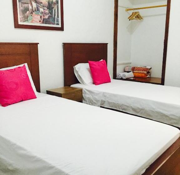 פנסיון Casa Helga A Dos Cuadras De La Basílica, Casa Entera Con Jardín Amplio, 6 Habitaciones, 5 Baños, Coc