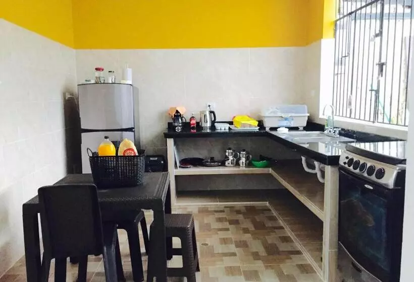 Majatalo Casa Helga A Dos Cuadras De La Basílica, Casa Entera Con Jardín Amplio, 6 Habitaciones, 5 Baños, Coc