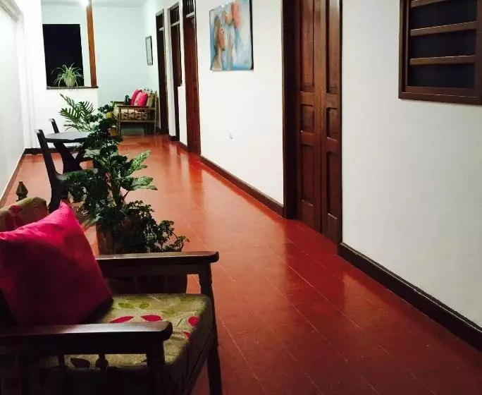 Majatalo Casa Helga A Dos Cuadras De La Basílica, Casa Entera Con Jardín Amplio, 6 Habitaciones, 5 Baños, Coc