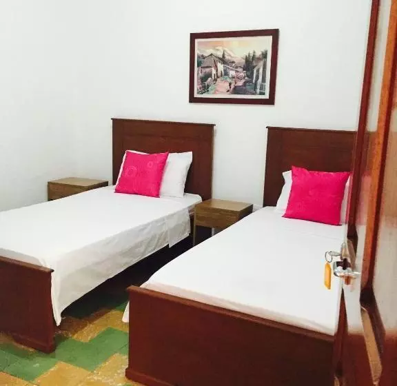 Majatalo Casa Helga A Dos Cuadras De La Basílica, Casa Entera Con Jardín Amplio, 6 Habitaciones, 5 Baños, Coc