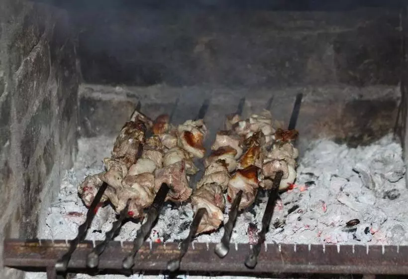 پانسیون Guest House Ucha