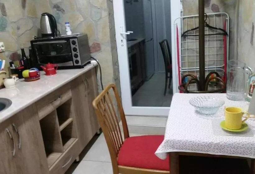 پانسیون Guest House Ucha