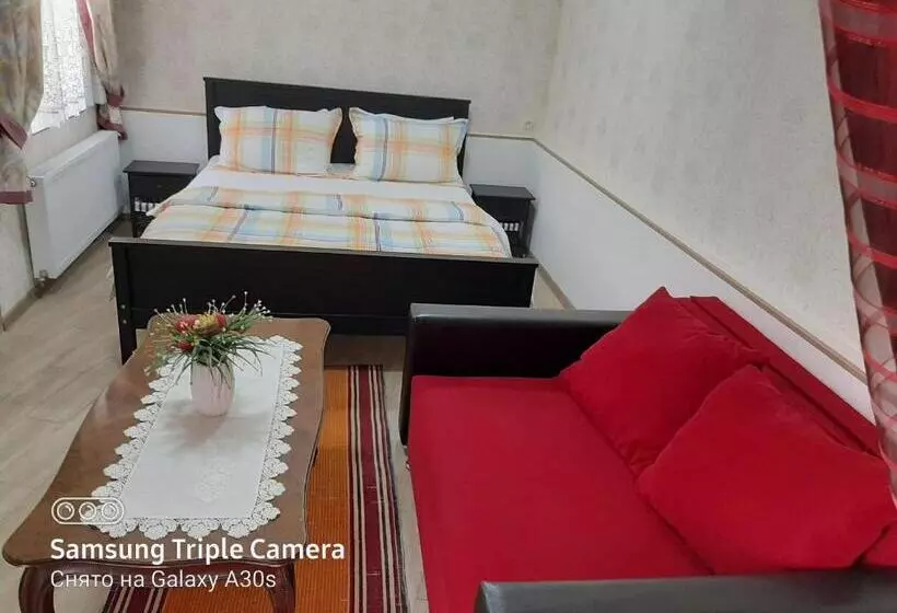 پانسیون Guest House Ucha